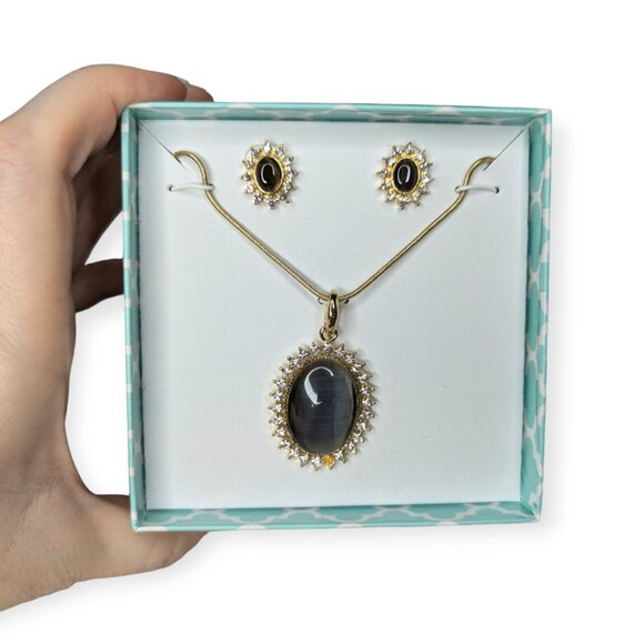 NWT Earring & Necklace Set with Gray Stones and Gold Tone Chain - Picture 2 of 9
